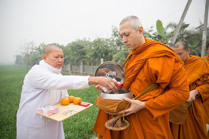 แซม ยุรนันท์ บวช แซม ยุรนันท์ บวช