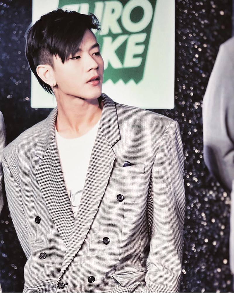 โทนี่ รากแก่น โทนี่ รากแก่น