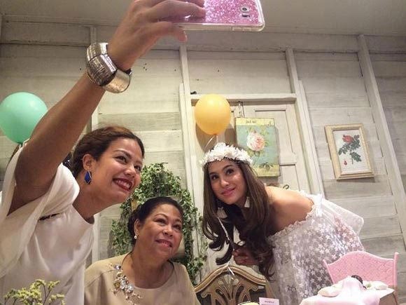 ขวัญ อุษามณี ขวัญ อุษามณี