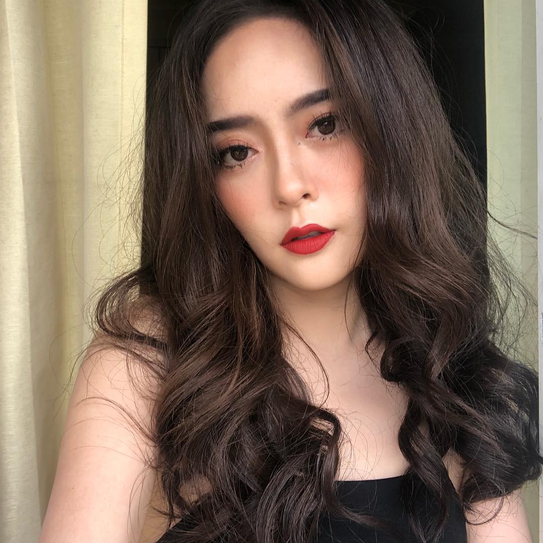 แก้มบุ๋ม แก้มบุ๋ม