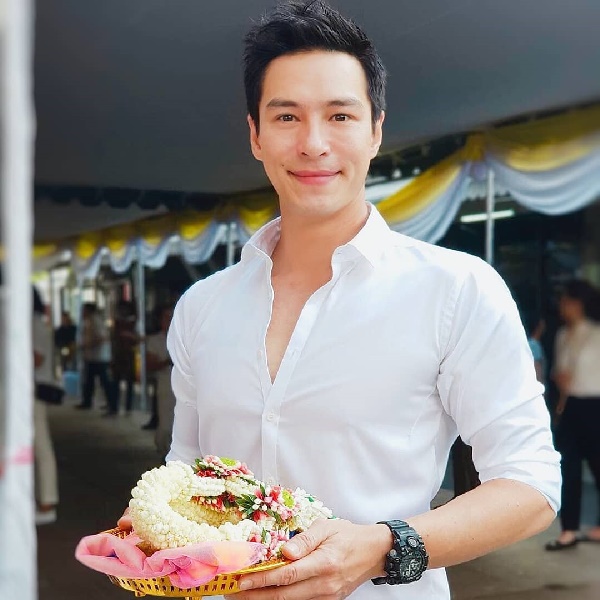 พลอย ปีเตอร์ พลอย ปีเตอร์