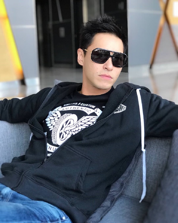 พลอย ปีเตอร์ พลอย ปีเตอร์