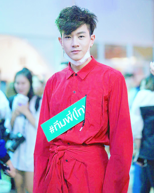 โทนี่ รากแก่น โทนี่ รากแก่น