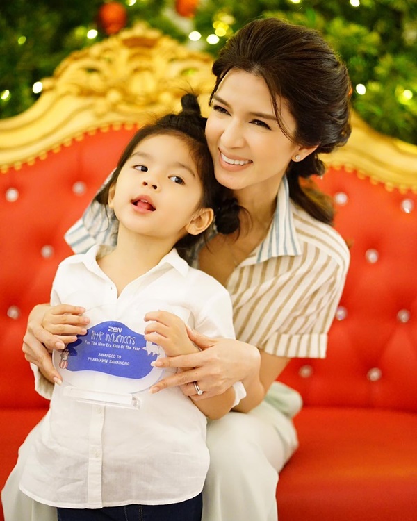 อาน้ำอ้อย โบว์ แวนด้า อาน้ำอ้อย โบว์ แวนด้า