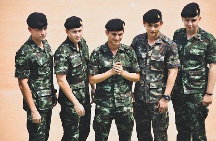 ชิน ชินวุฒ ชิน ชินวุฒ