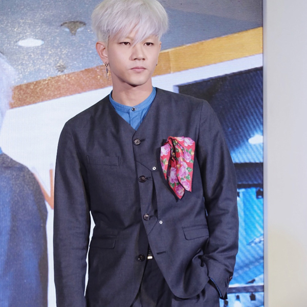 โทนี่ รากแก่น โทนี่ รากแก่น