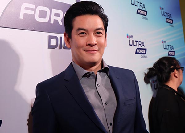 ชาคริต แย้มนาม ชาคริต แย้มนาม