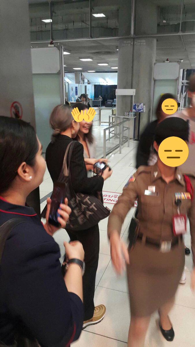 ปลอมเป็นเจ้าหน้าที่ ปลอมเป็นเจ้าหน้าที่