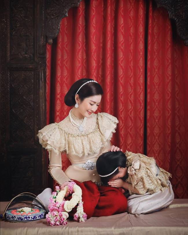 แอฟ ทักษอร - น้องปีใหม่ แอฟ ทักษอร - น้องปีใหม่