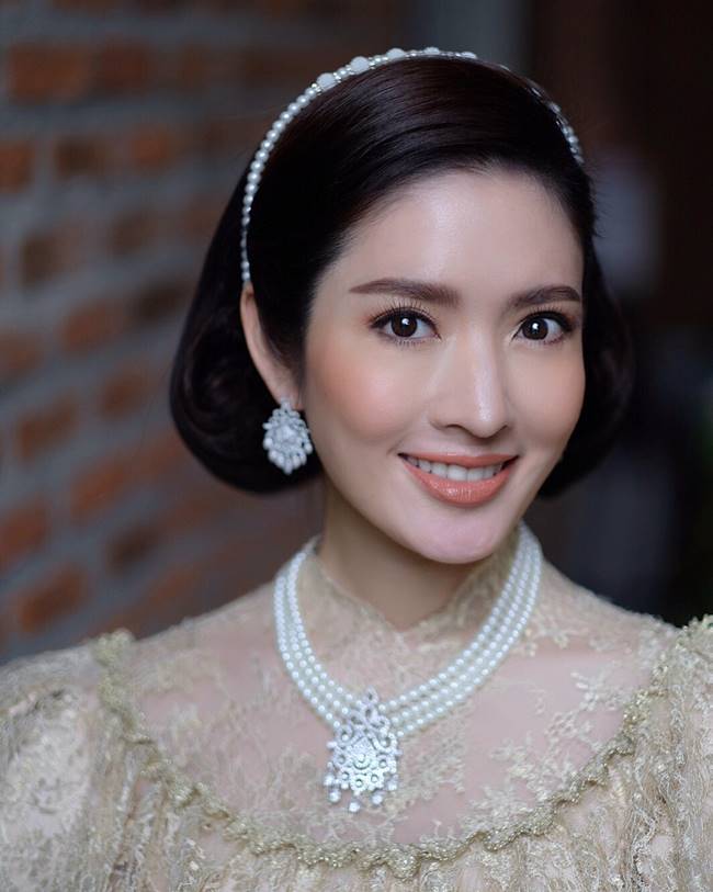 แอฟ ทักษอร - น้องปีใหม่ แอฟ ทักษอร - น้องปีใหม่