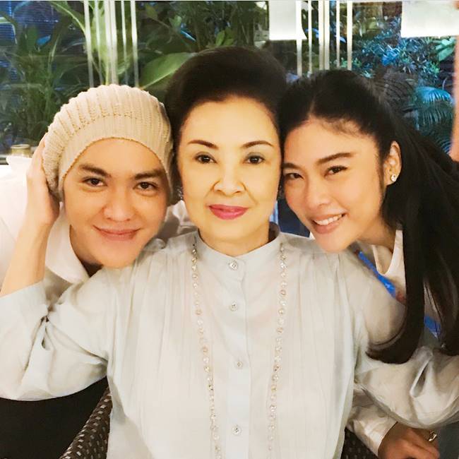 ดัง พันกร ให้กำลังใจ คุณหญิงกอแก้ว ดัง พันกร ให้กำลังใจ คุณหญิงกอแก้ว