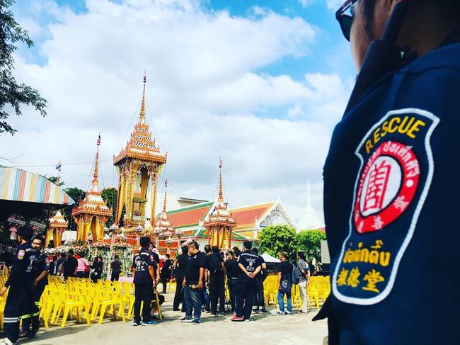 แจ๊ส ชวนชื่น โกนหัวบวชให้ พ่อดม ชวนชื่น แจ๊ส ชวนชื่น โกนหัวบวชให้ พ่อดม ชวนชื่น