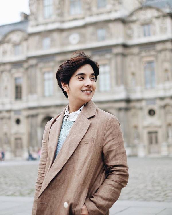 ลุกซ์ ชาญวิทย์ ลุกซ์ ชาญวิทย์