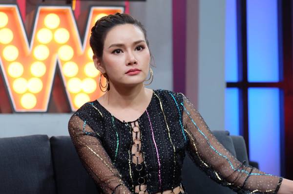 หญิง รฐา หญิง รฐา