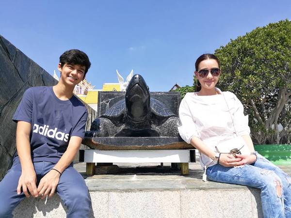 ศรราม - นิโคล คู่รักสายบุญ ศรราม - นิโคล คู่รักสายบุญ