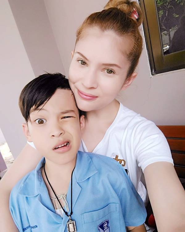 แอนนี่ บรู๊ค แอนนี่ บรู๊ค