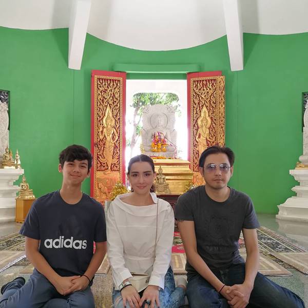 ศรราม - นิโคล คู่รักสายบุญ ศรราม - นิโคล คู่รักสายบุญ