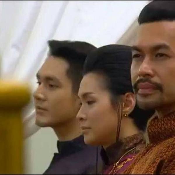 เขาเป็นใครกันนะ เขาเป็นใครกันนะ