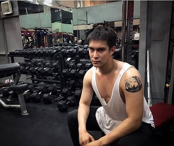 พีท พล แจงภาพอวดซิกแพค พีท พล แจงภาพอวดซิกแพค