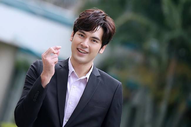 บอม ธนิน บอม ธนิน