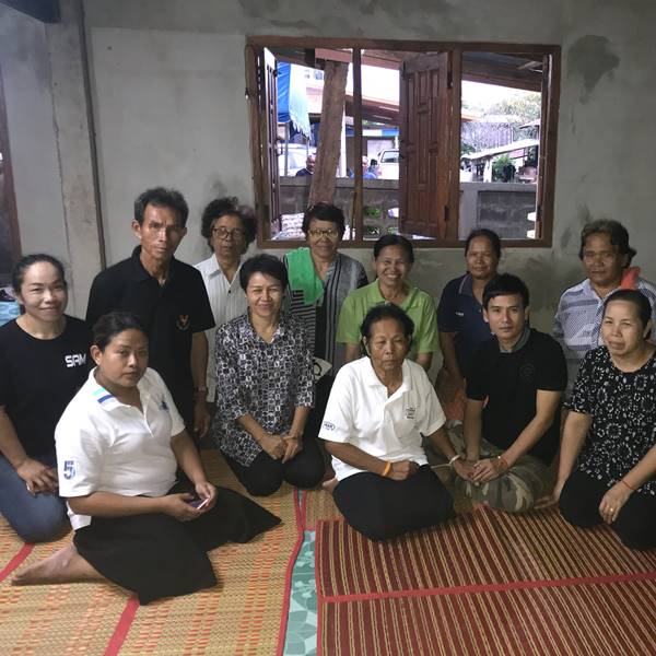 ไผ่ พงศธร ร่วมเคารพอัฐิ น.ต. สมาน กุนัน ไผ่ พงศธร ร่วมเคารพอัฐิ น.ต. สมาน กุนัน