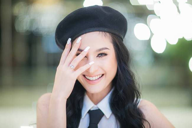 ขวัญ อุษามณี ขวัญ อุษามณี