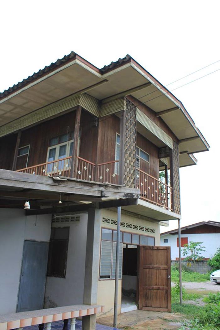 บ้านสองชั้นครึ่งปูนครึ่งไม้ บ้านสองชั้นครึ่งปูนครึ่งไม้