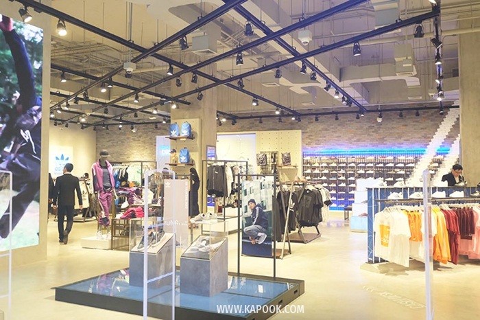 ไอคอนสยาม Adidas Original Store ไอคอนสยาม