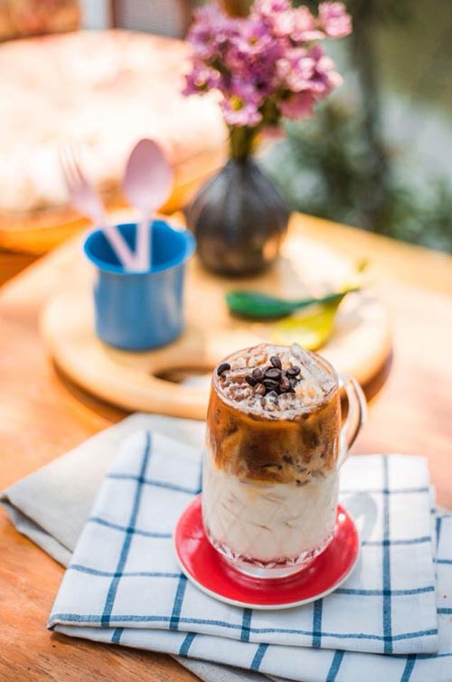 ร้านกาแฟริมน้ำ กาญจนบุรี บ้านตั้งริมแคว