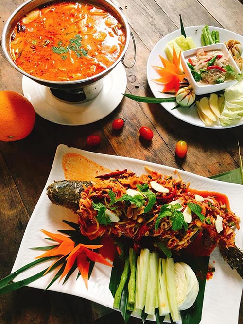 ร้านอาหารกาญจนบุรีสไตล์ฟาร์ม ร้านอาหารกาญจนบุรีสไตล์ฟาร์ม