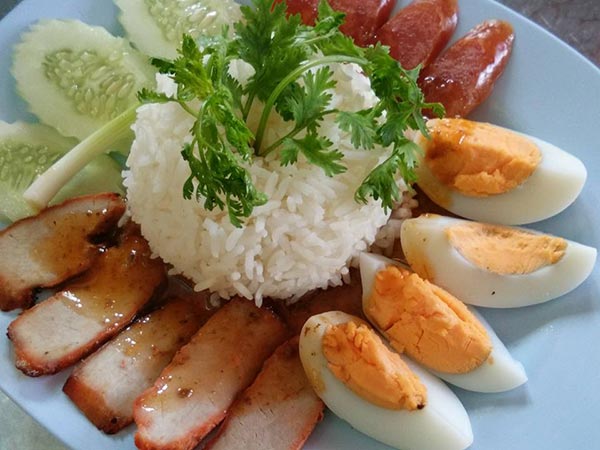 ข้าวหมูแดง หมูกรอบ เชียงใหม่ ข้าวหมูแดง หมูกรอบ เชียงใหม่