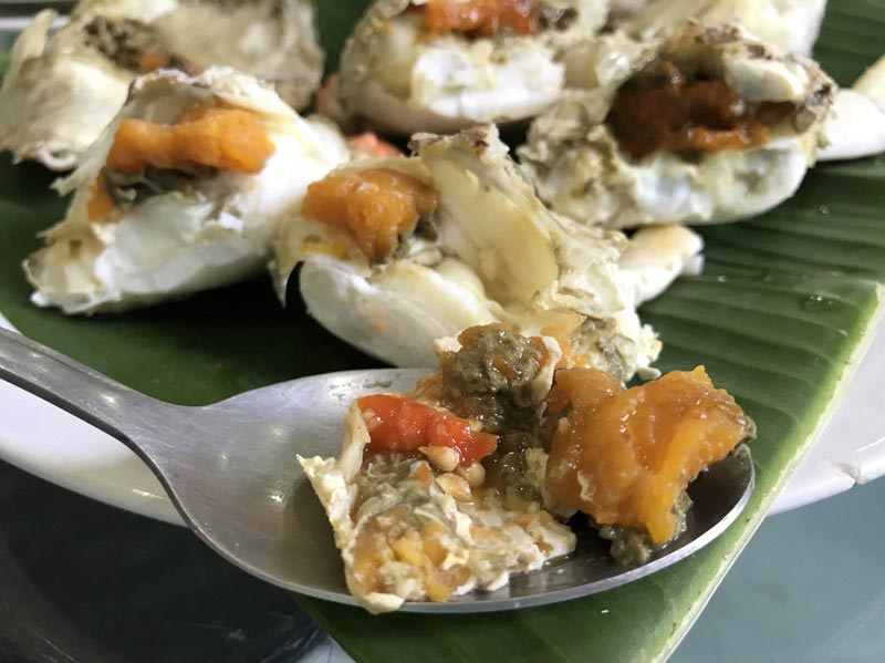 ปูม้าไข่ผัดขึ้นฉ่าย ปูม้าไข่ผัดขึ้นฉ่าย