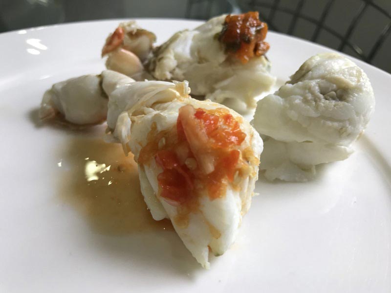 ปูม้าไข่ผัดขึ้นฉ่าย ปูม้าไข่ผัดขึ้นฉ่าย