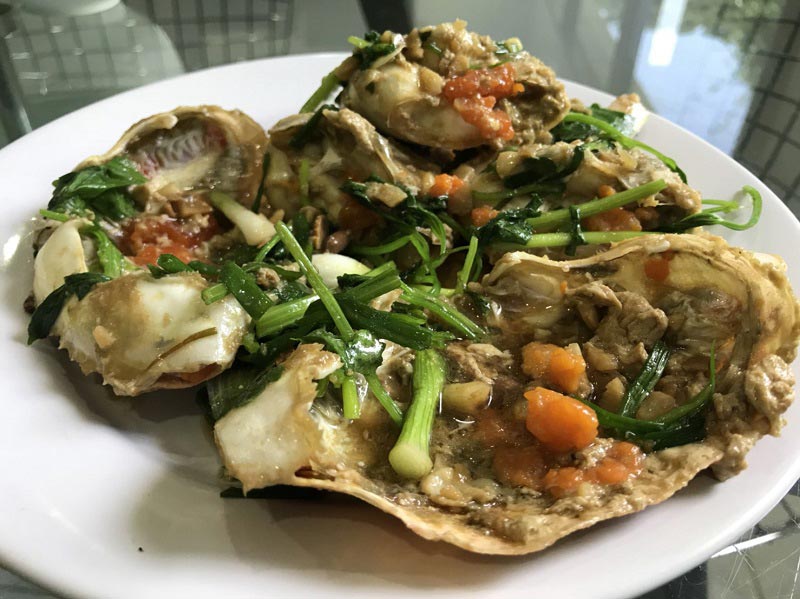ปูม้าไข่ผัดขึ้นฉ่าย ปูม้าไข่ผัดขึ้นฉ่าย