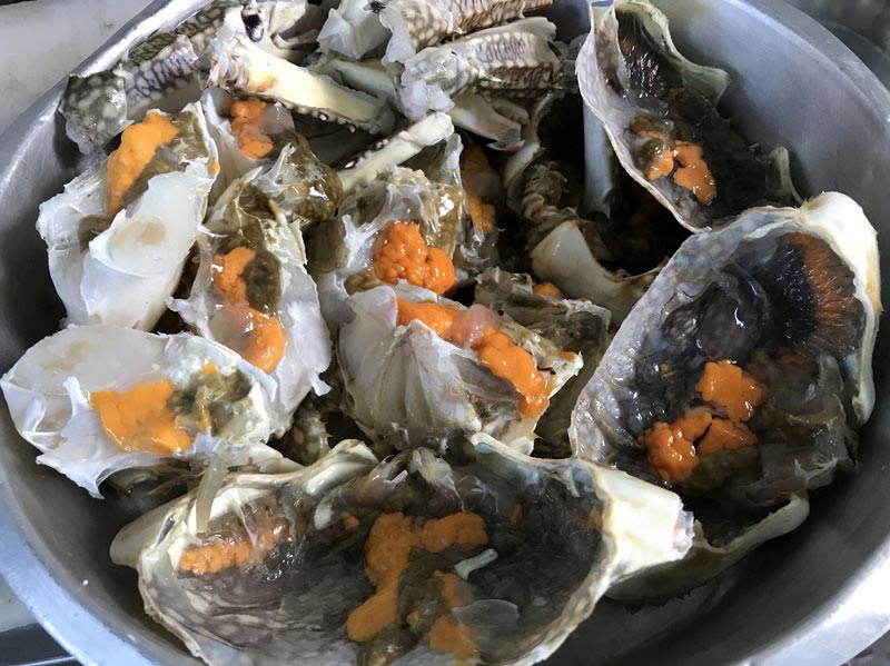 ปูม้าไข่ผัดขึ้นฉ่าย ปูม้าไข่ผัดขึ้นฉ่าย
