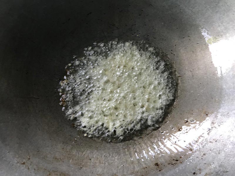 ปูม้าไข่ผัดขึ้นฉ่าย ปูม้าไข่ผัดขึ้นฉ่าย