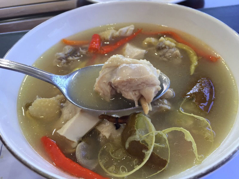 ไก่บ้านต้มมะขาม ไก่บ้านต้มมะขาม