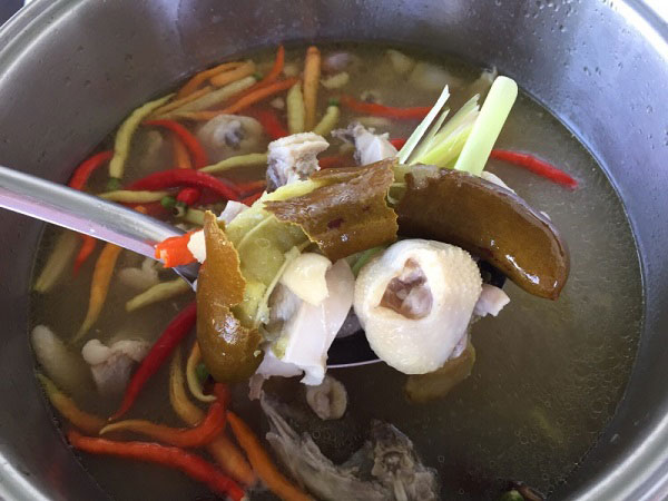 ไก่บ้านต้มมะขาม ไก่บ้านต้มมะขาม