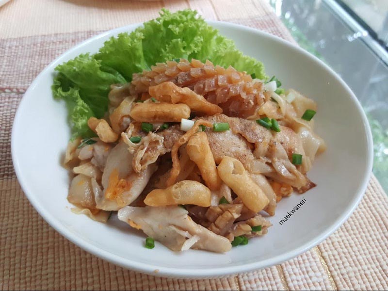 ก๋วยเตี๋ยวคั่วไก่ ก๋วยเตี๋ยวคั่วไก่