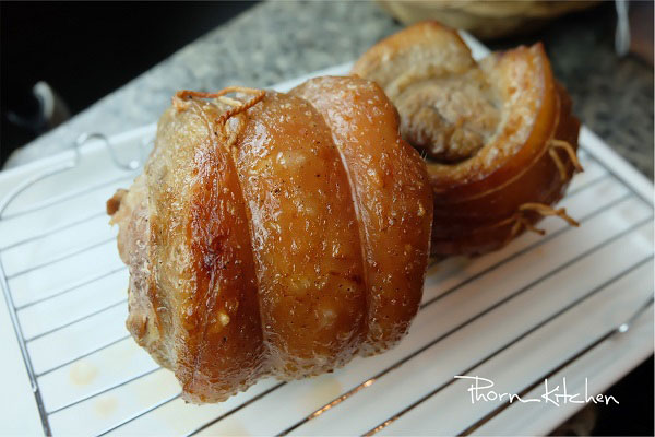 หมูกรอบม้วน หมูกรอบม้วน