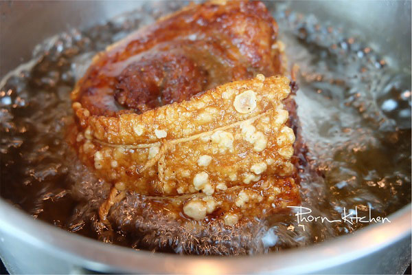 หมูกรอบม้วน หมูกรอบม้วน