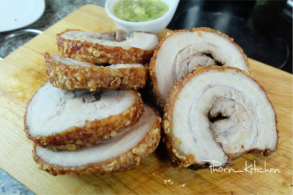 หมูกรอบม้วน หมูกรอบม้วน