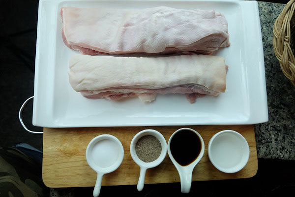 หมูกรอบม้วน หมูกรอบม้วน