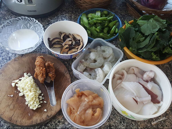 ราดหน้ารวมมิตรกับเส้นหมี่เบตง ราดหน้ารวมมิตรกับเส้นหมี่เบตง