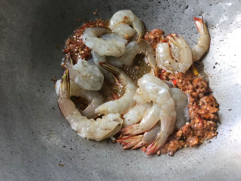 กุ้งผัดน้ำพริกกะปิสะตอ กุ้งผัดน้ำพริกกะปิสะตอ