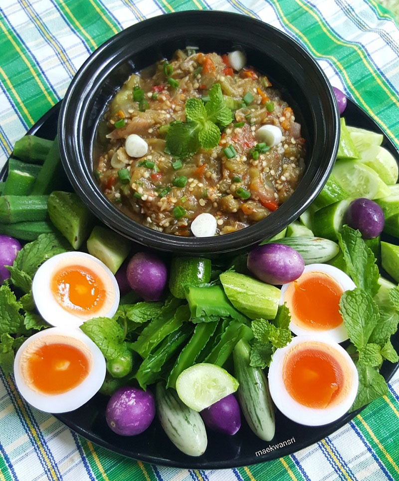 ตำมะเขือยาว ตำมะเขือยาว