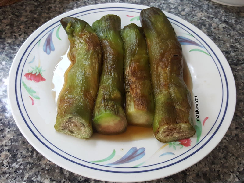 ตำมะเขือยาว ตำมะเขือยาว
