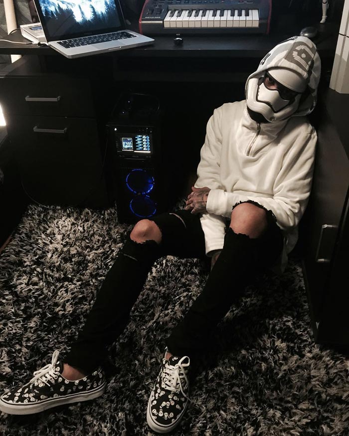 สตูดิโอ ยัวร์บอย ทีเจ สตูดิโอ ยัวร์บอย ทีเจ