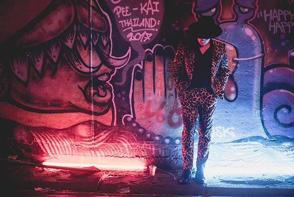 หนึ่ง อภิวัฒน์ หนึ่ง อภิวัฒน์