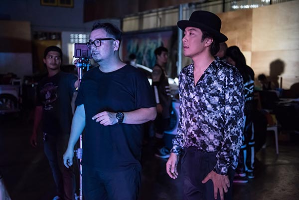 หนึ่ง อภิวัฒน์ หนึ่ง อภิวัฒน์